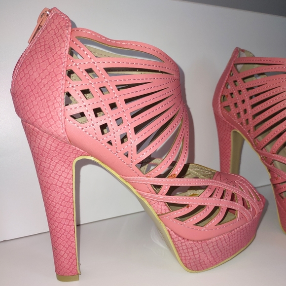 CORAL FAUX LEATHER STRAP UP PEEP TOES - SIZE 9.NEW - Picture 3 of 8